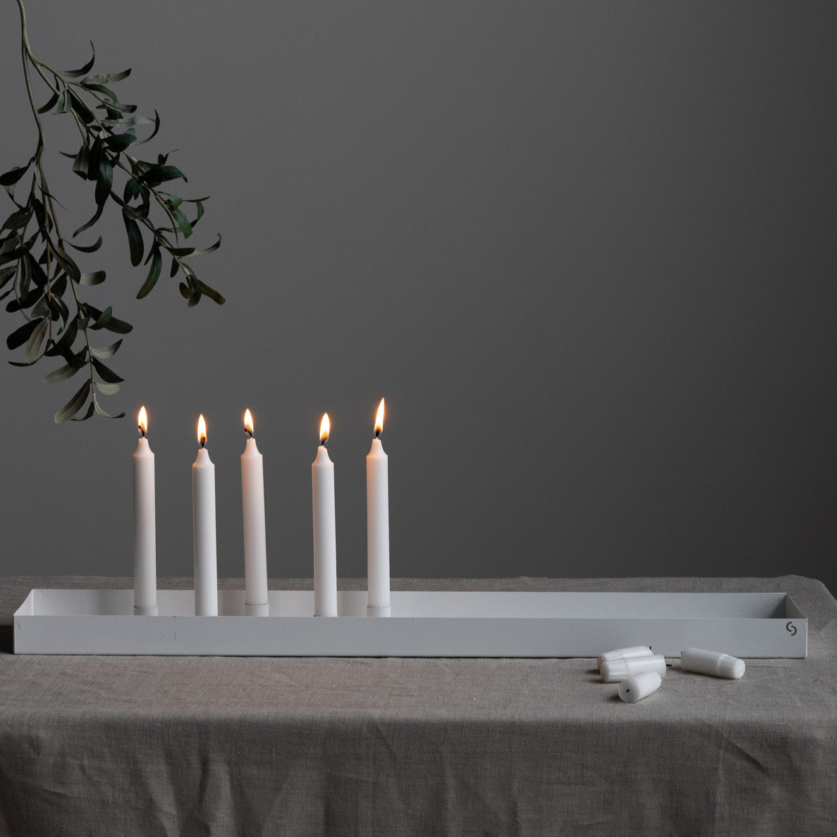 Storefactory - SUND - Portavelas rectangular blanco con vela magnética