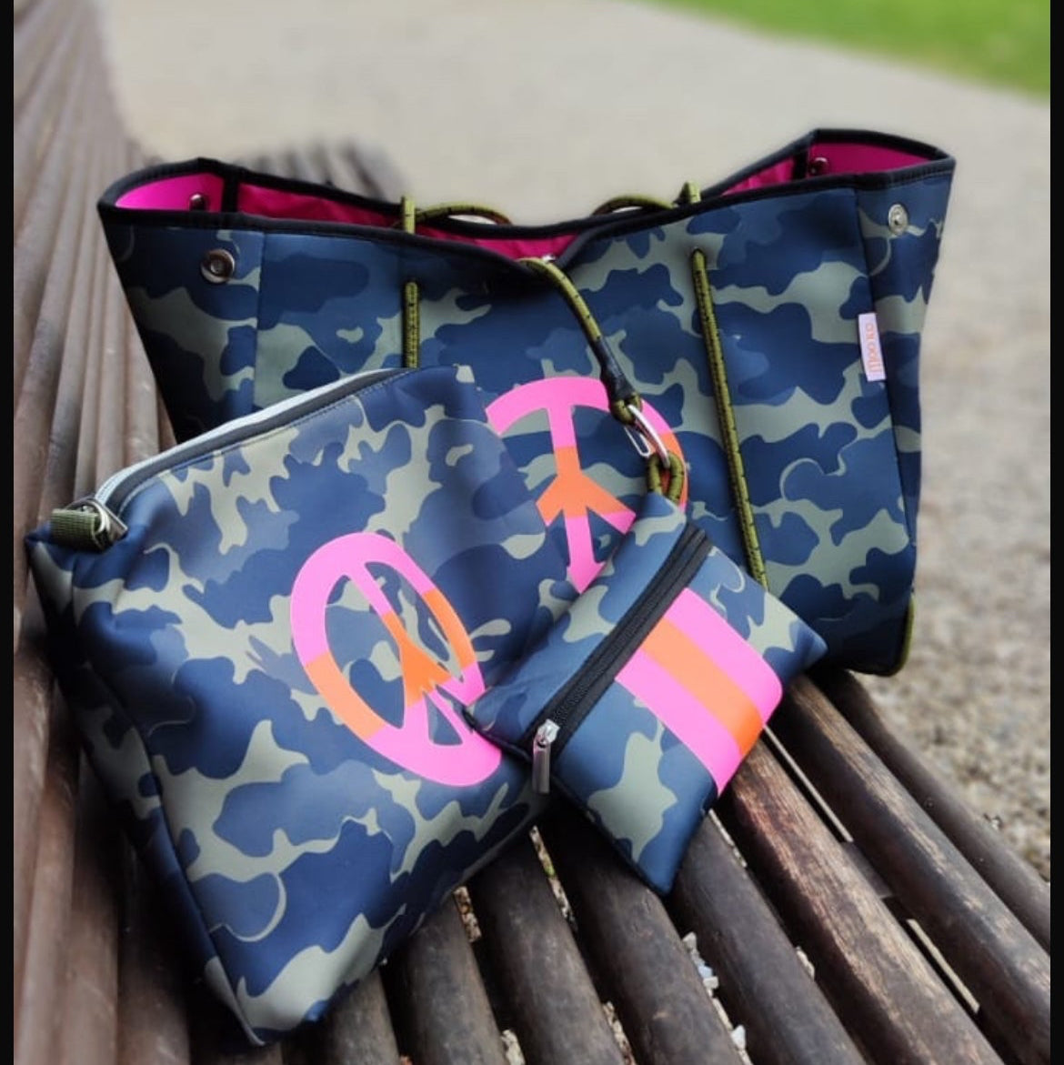 Moo‘ilo Neopren Tasche L Camouflage Khaki Peace