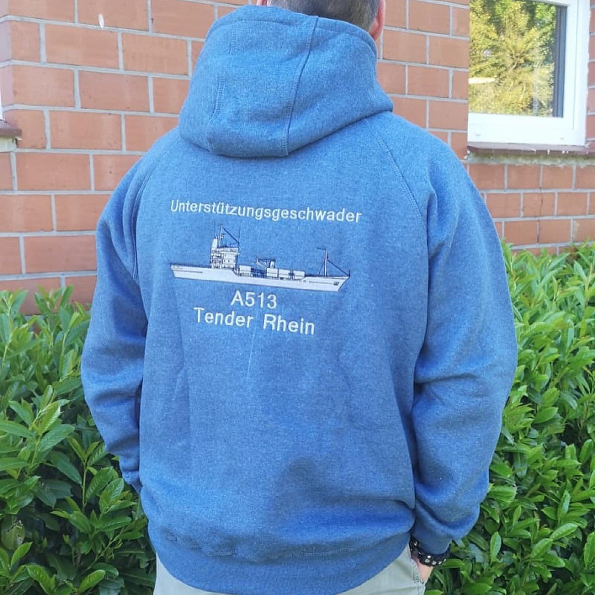 Hoodie mit Rückenbestickung  Tender ELBE-Klasse 404