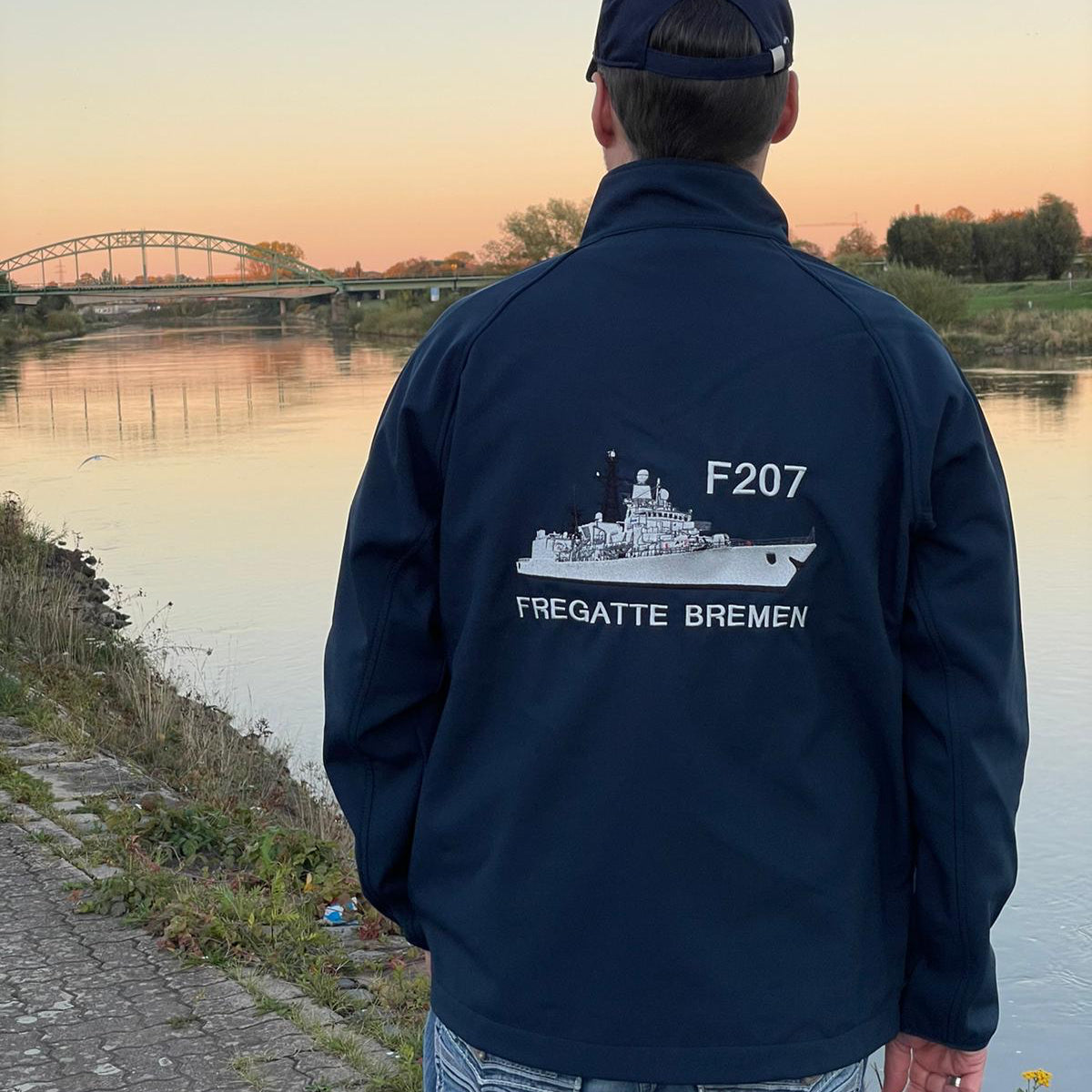 Fragata F207 BREMEN, chaqueta softshell con bordado en el pecho y la espalda
