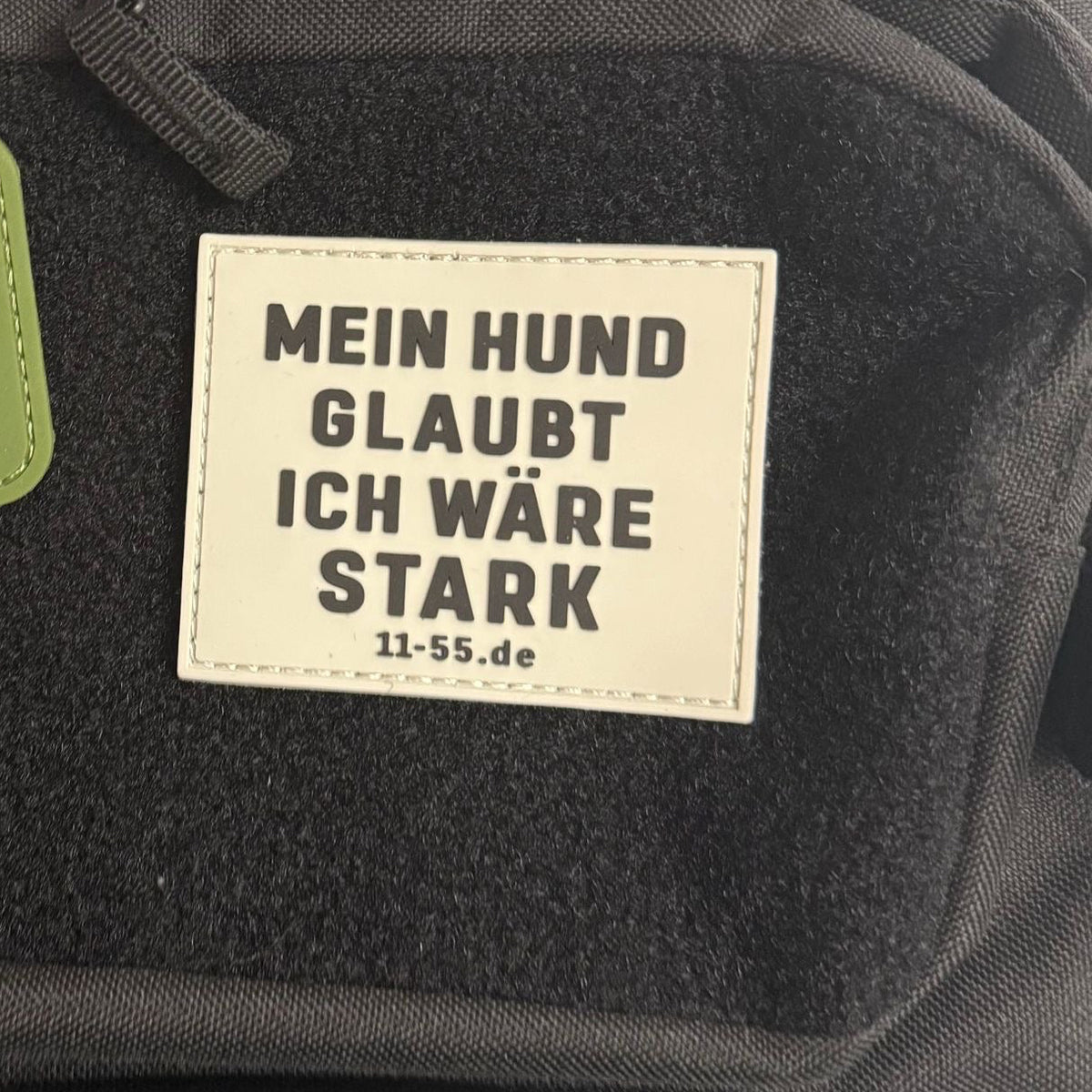 3D-Rubberpatch „MEIN HUND GLAUBT ICH WÄRE STARK“