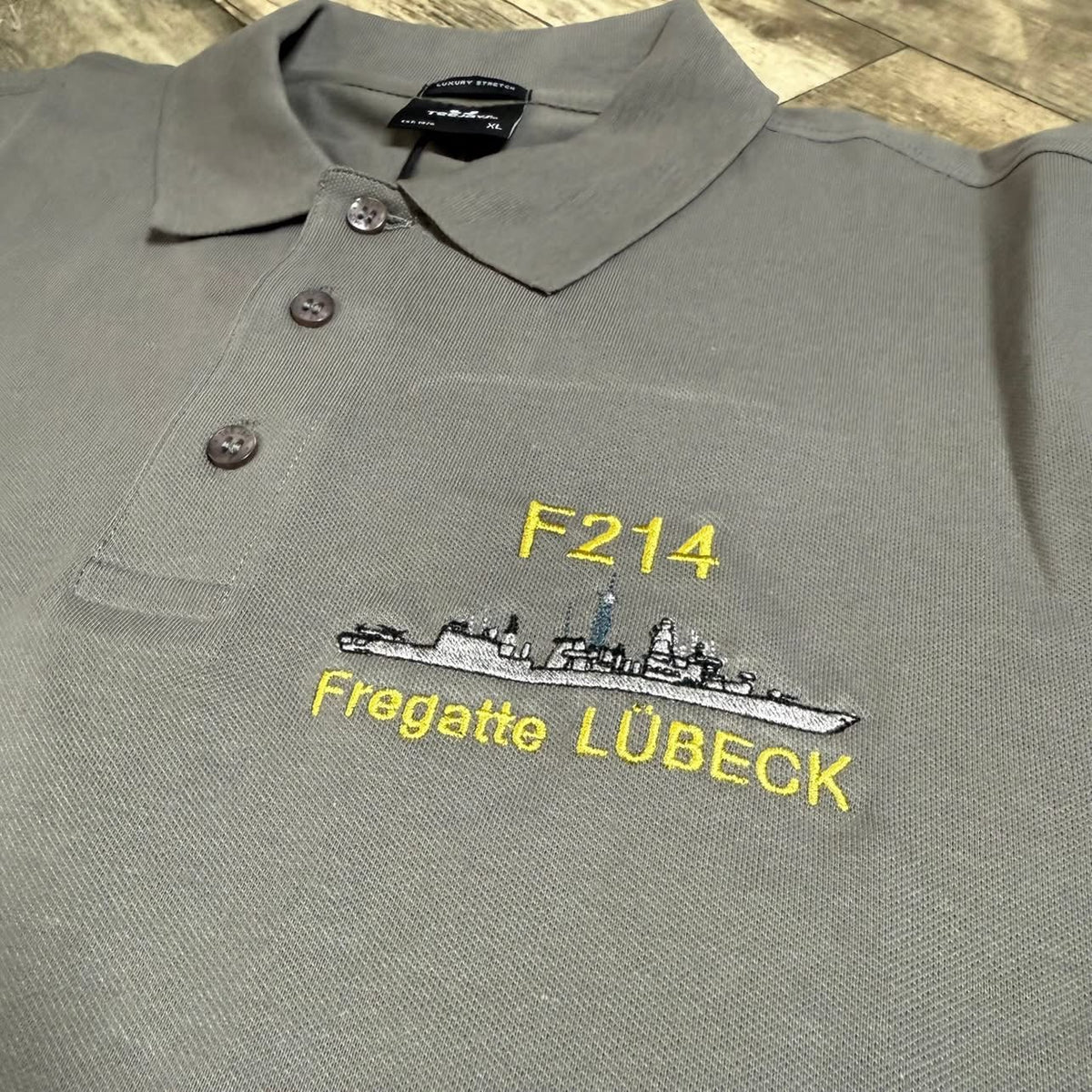 F214 Fregatte Lübeck Herren Polo-Shirt mit Brust-Bestickung