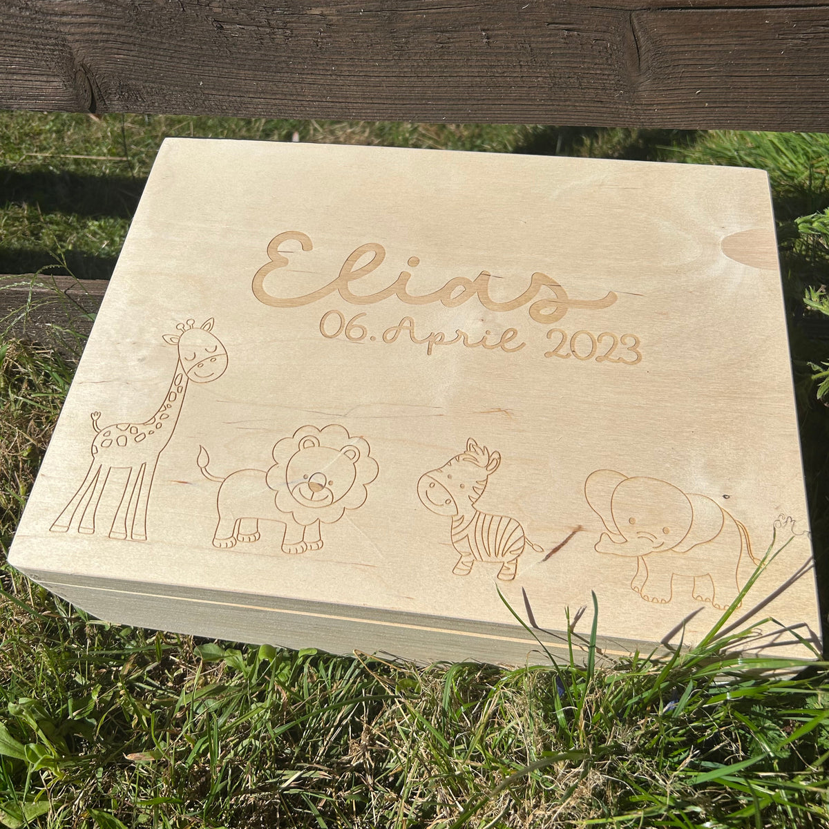 Erinnerungskiste aus Holz zur Geburt / Taufe etc