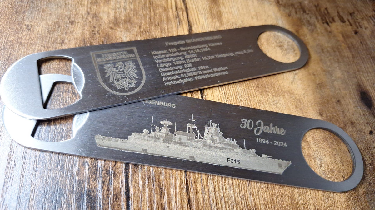 Fragata F215 Brandeburgo - Abridor de botellas de acero inoxidable con grabado láser