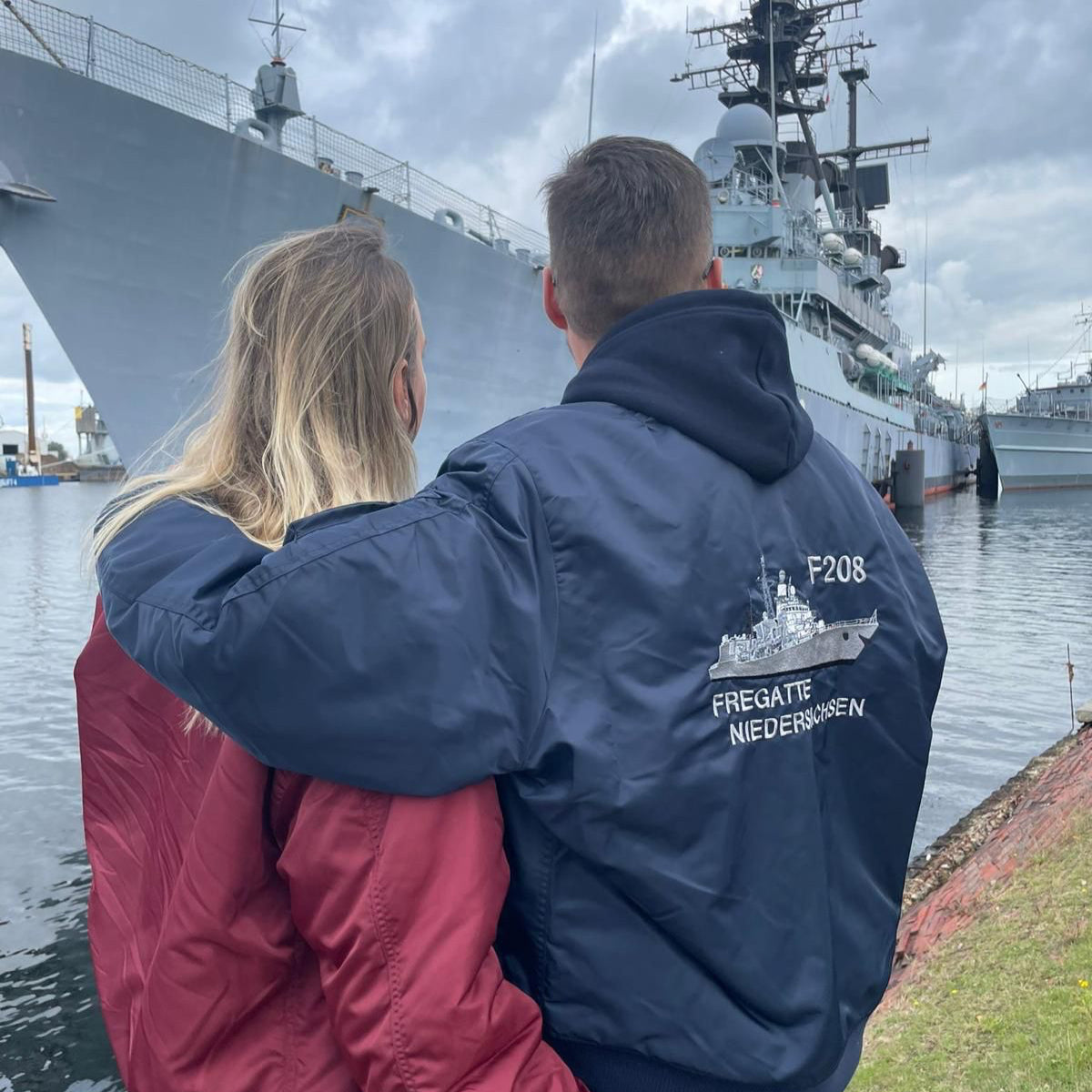 F208 Fregatte NIEDERSACHSEN , Bomberjacke mit Rückenbestickung