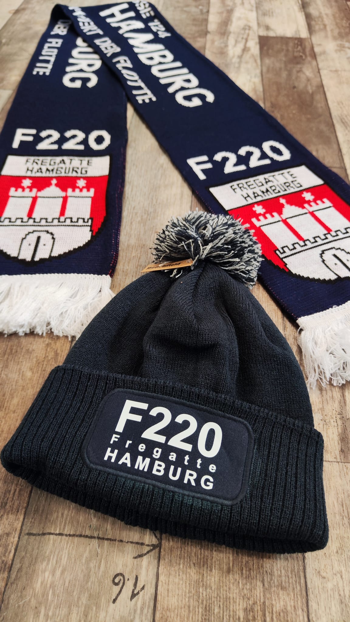 Conjunto de bufanda y gorro con pompón - Fragata F220 Hamburgo