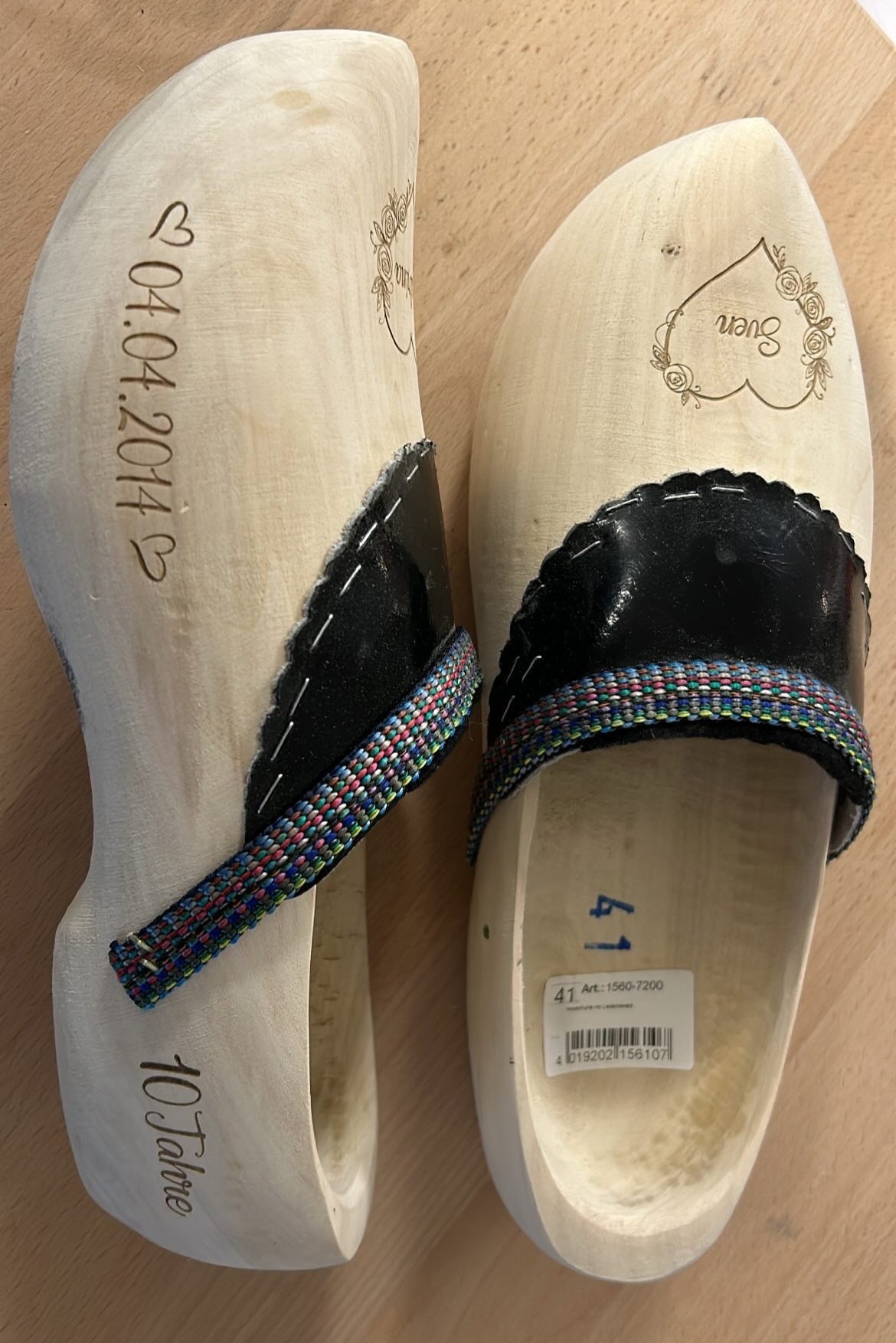 Wooden shoes with individual engraving