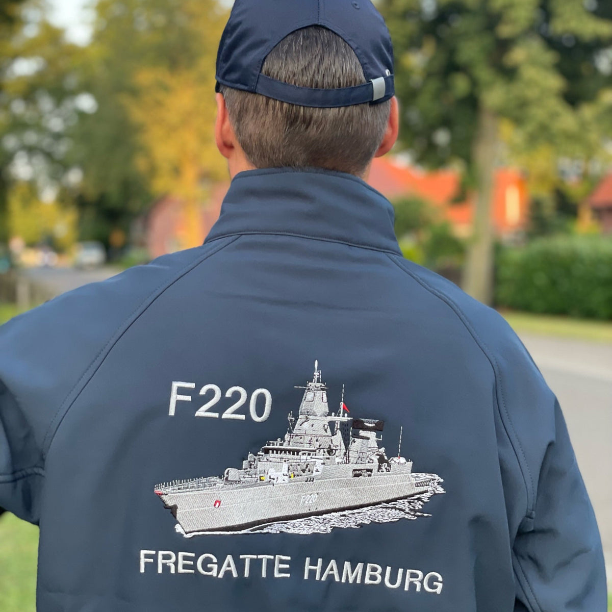 F220 Frigate Hamburg - Chaqueta softshell con bordado en la espalda