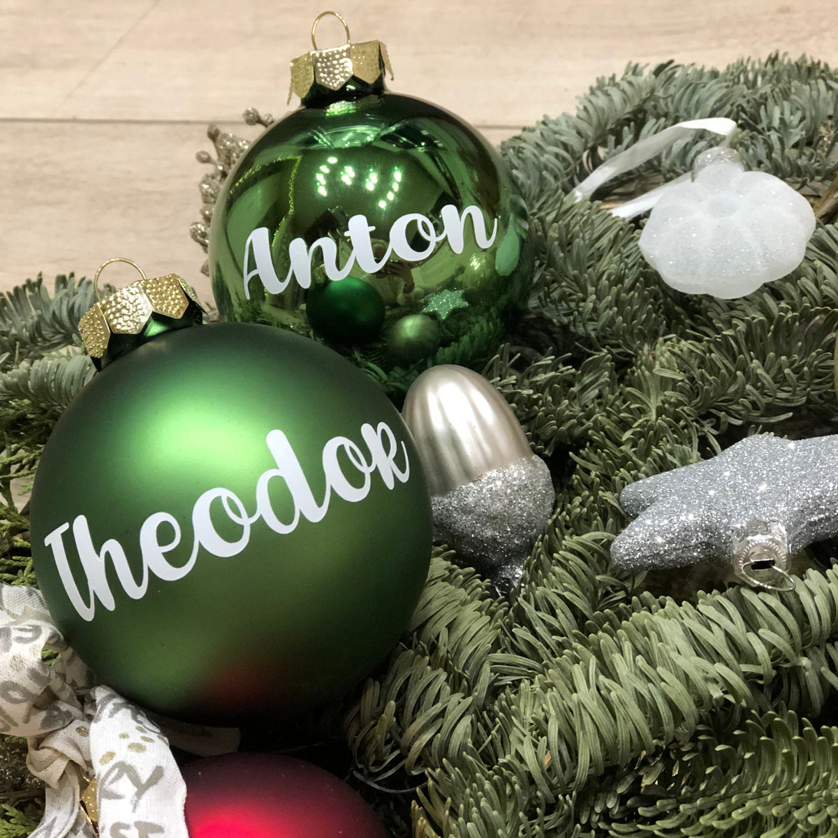 Bola de Navidad con nombre, personalizada, color verde.