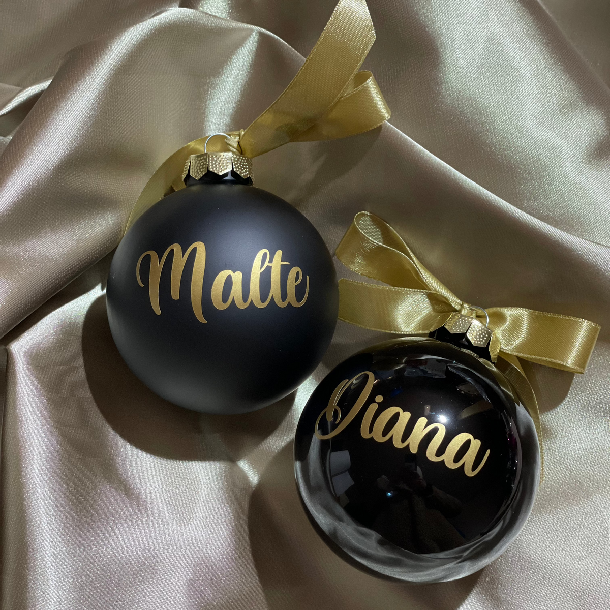 Bola de Navidad con nombre, personalizada, color negro.
