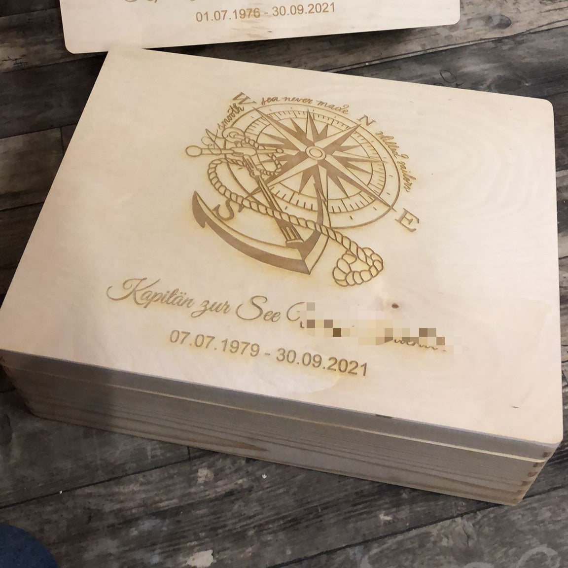 Holzkiste 30x40cm mit Lasergravur, personalisiert