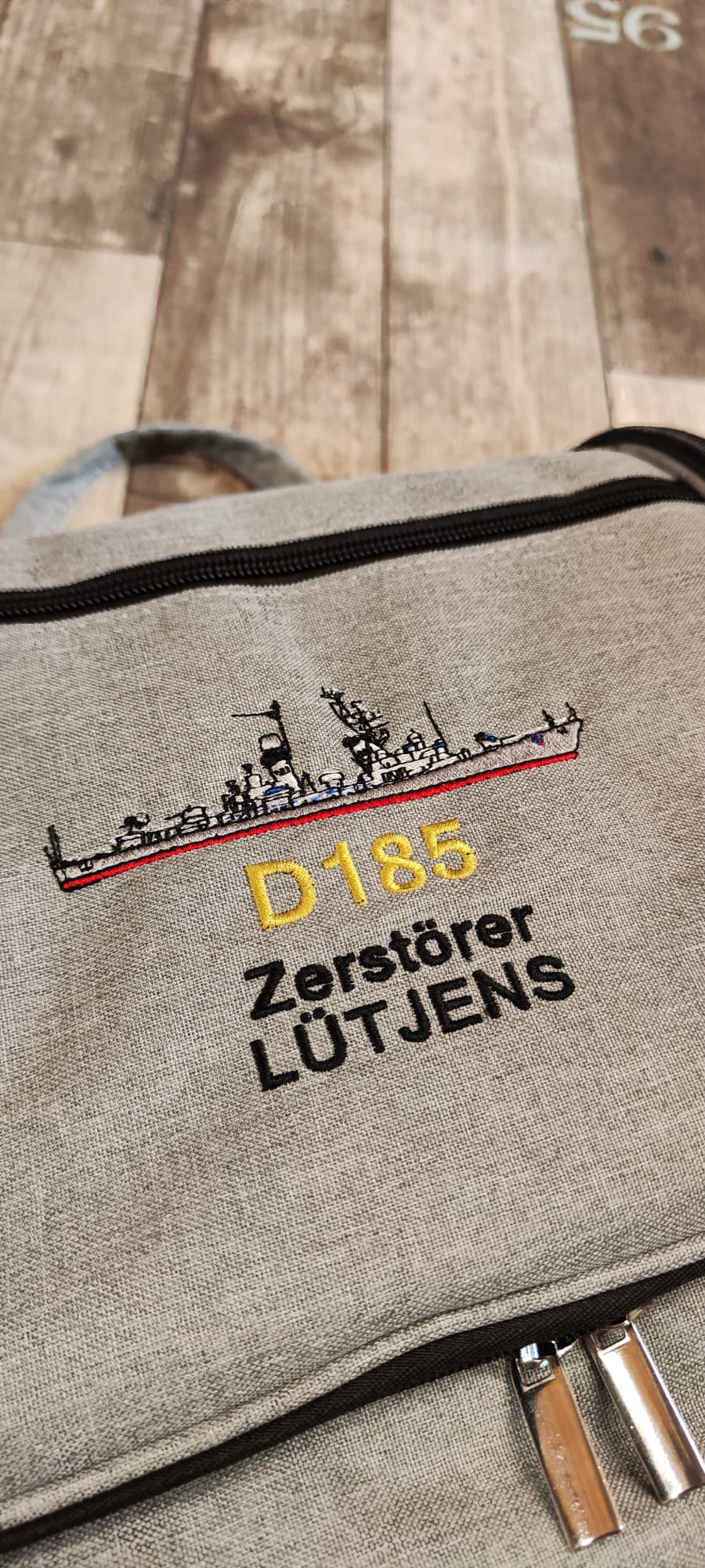 Kulturbeutel ZERSTÖRER KLASSE 103 mit Silhouette,